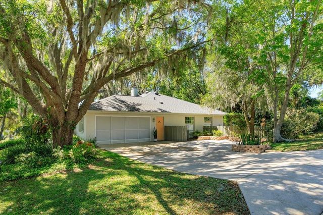 2930 WESTGATE DRIVE, Eustis, FL 32726