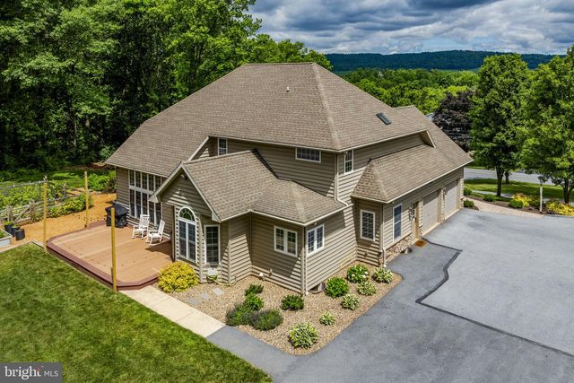 615 BLUE LAKE RD, Denver, PA 17517