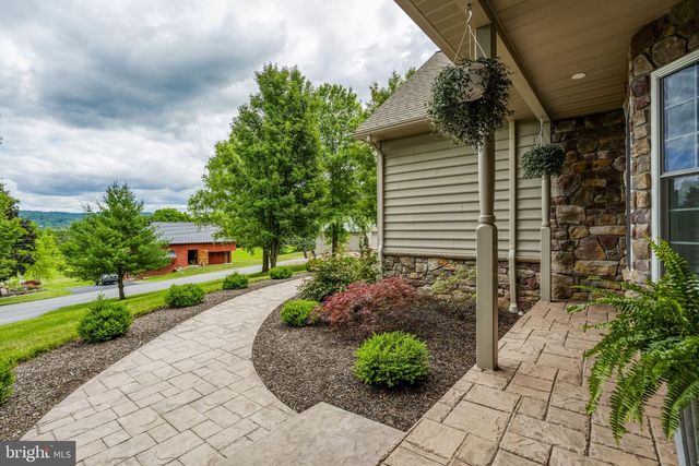 615 BLUE LAKE RD, Denver, PA 17517