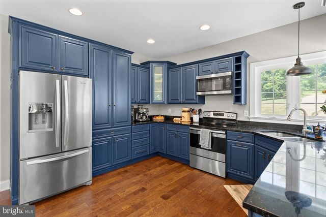 615 BLUE LAKE RD, Denver, PA 17517