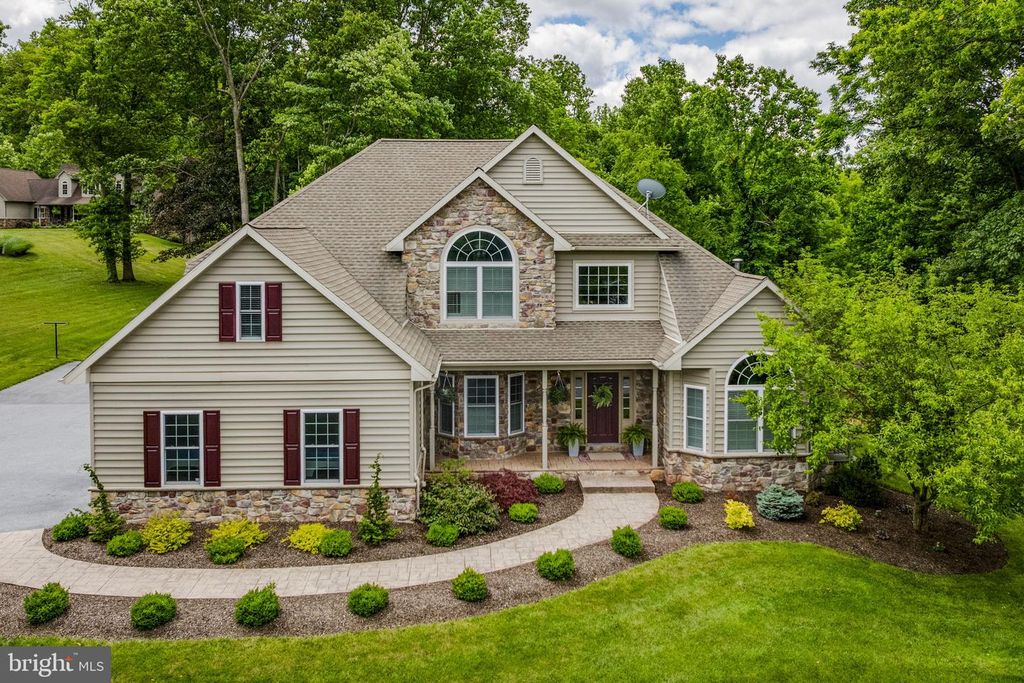 615 BLUE LAKE RD, Denver, PA 17517