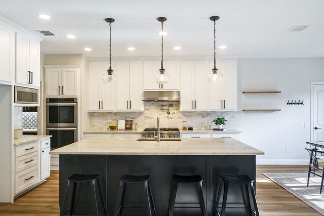 1130 Cogburn Court, Shady Shores, TX 76208