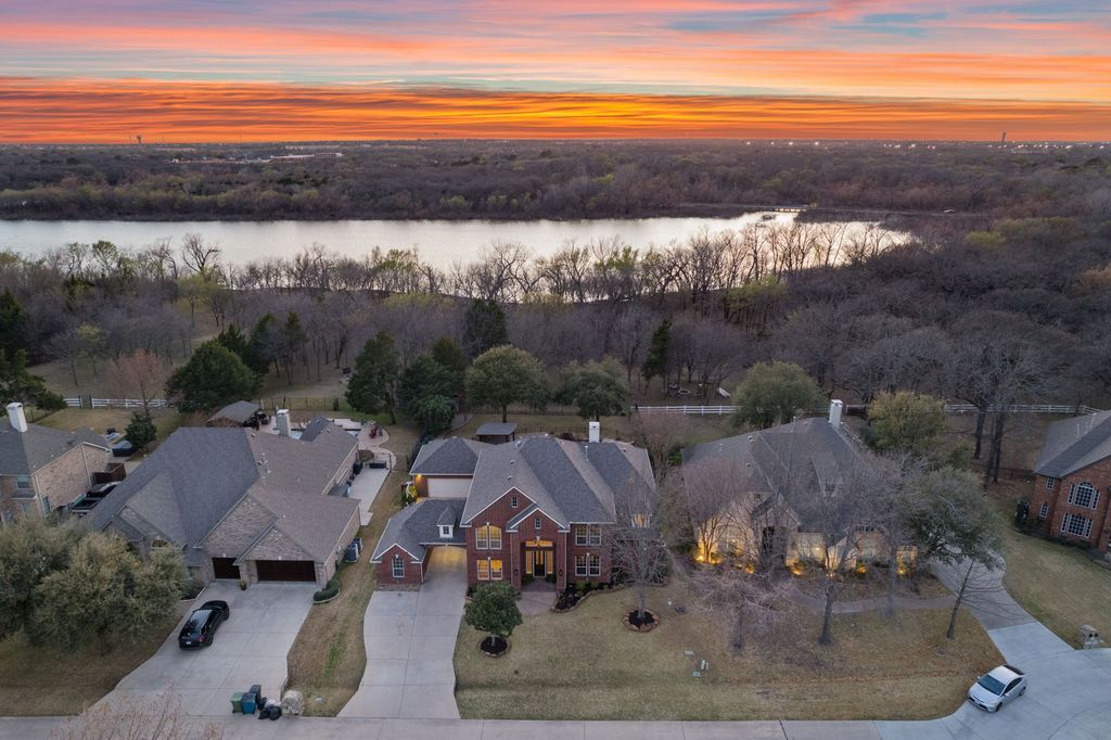 1130 Cogburn Court, Shady Shores, TX 76208