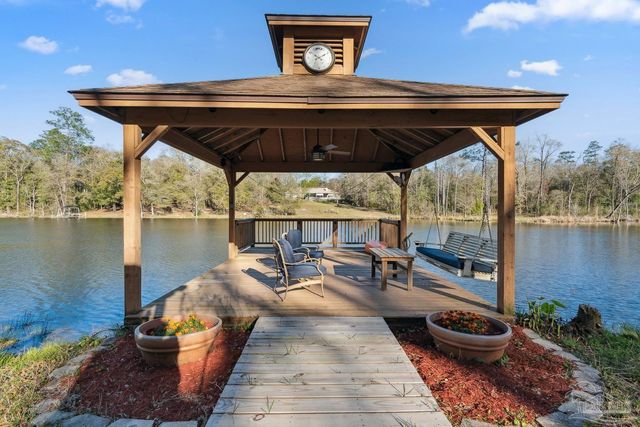 7434 Pine Lake Cir, Milton, FL 32570