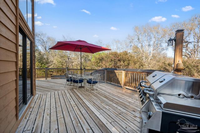 7434 Pine Lake Cir, Milton, FL 32570