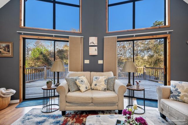 7434 Pine Lake Cir, Milton, FL 32570