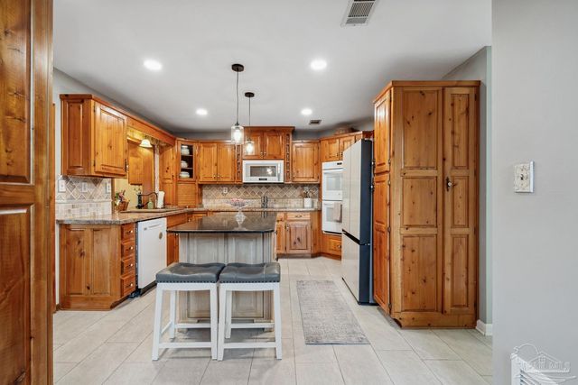 7434 Pine Lake Cir, Milton, FL 32570