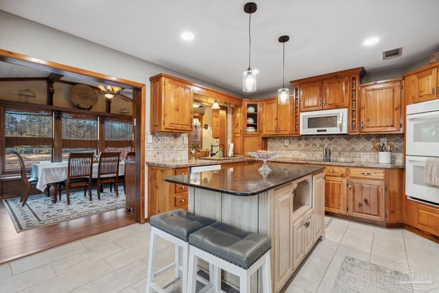 7434 Pine Lake Cir, Milton, FL 32570