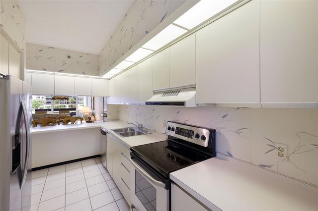 1095 GULF OF MEXICO DRIVE 102, Longboat Key, FL 34228