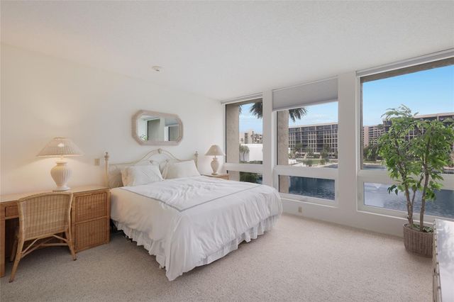1095 GULF OF MEXICO DRIVE 102, Longboat Key, FL 34228
