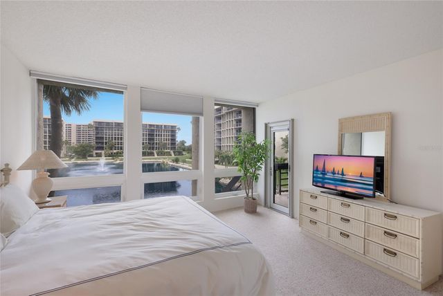 1095 GULF OF MEXICO DRIVE 102, Longboat Key, FL 34228