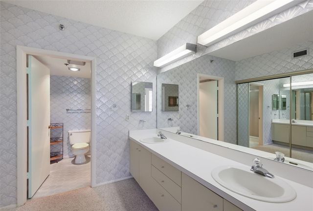 1095 GULF OF MEXICO DRIVE 102, Longboat Key, FL 34228