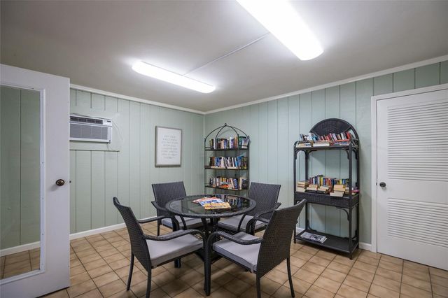 1095 GULF OF MEXICO DRIVE 102, Longboat Key, FL 34228