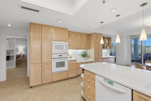 2550 HARBOURSIDE DRIVE 333, Longboat Key, FL 34228