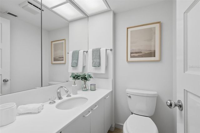 2550 HARBOURSIDE DRIVE 333, Longboat Key, FL 34228