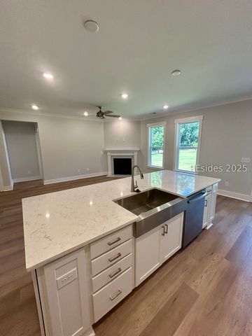 1 Alumni Rd, Beaufort, SC 29907