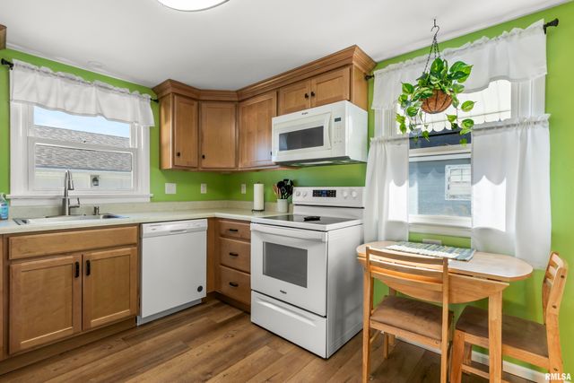 730 N SWORDS Avenue, West Peoria, IL 61604