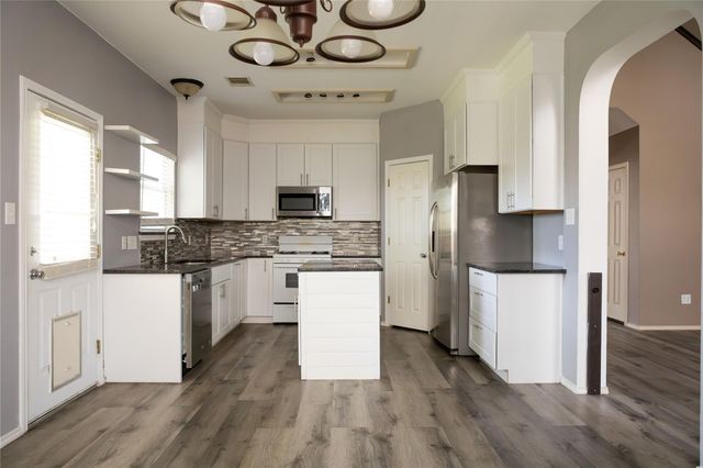 665 Reggie Jackson TRL, Round Rock, TX 78665