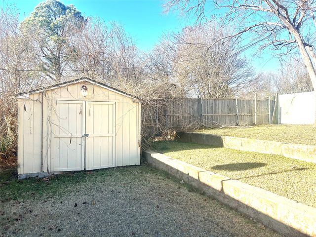 1401 Greenbrier Drive, Sherman, TX 75092