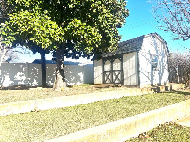 1401 Greenbrier Drive, Sherman, TX 75092