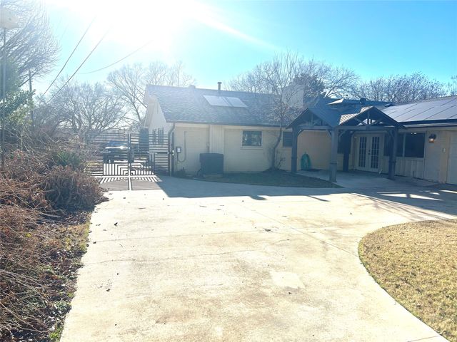 1401 Greenbrier Drive, Sherman, TX 75092