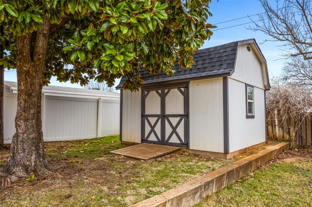 1401 Greenbrier Drive, Sherman, TX 75092