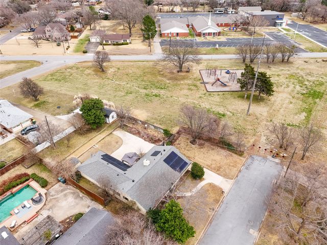 1401 Greenbrier Drive, Sherman, TX 75092