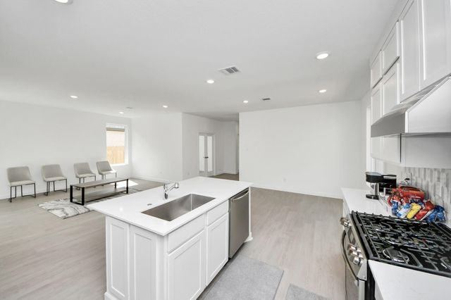 1058 Blue Stone Dr, Beasley, TX 77417