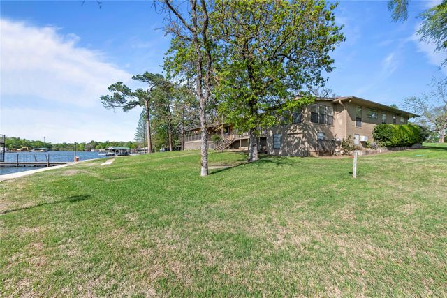 226 Bushwhacker Drive, Mabank, TX 75156
