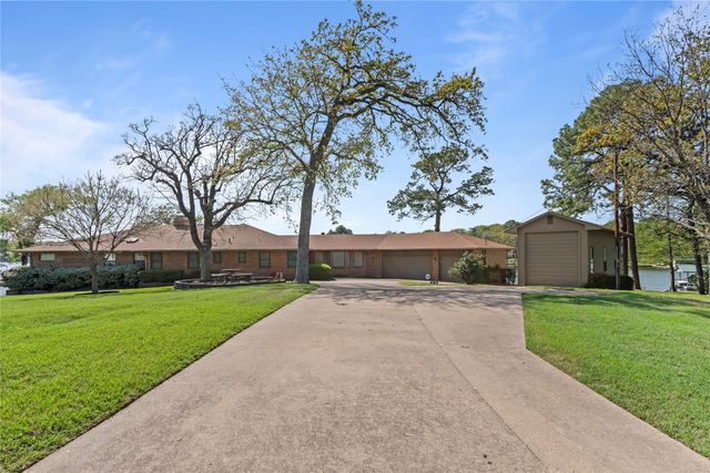226 Bushwhacker Drive, Mabank, TX 75156