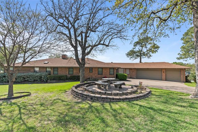 226 Bushwhacker Drive, Mabank, TX 75156