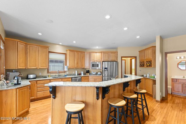 1338 Pine Valley Drive, Bowling Green, OH 43402