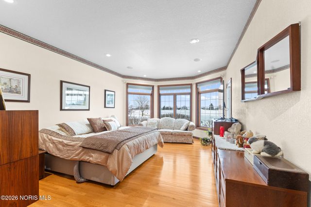 1338 Pine Valley Drive, Bowling Green, OH 43402