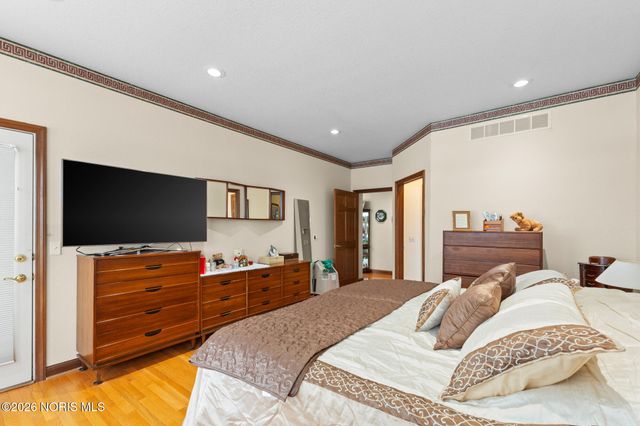 1338 Pine Valley Drive, Bowling Green, OH 43402