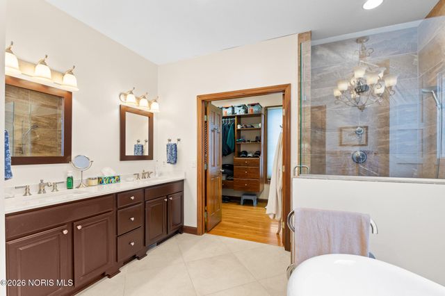 1338 Pine Valley Drive, Bowling Green, OH 43402