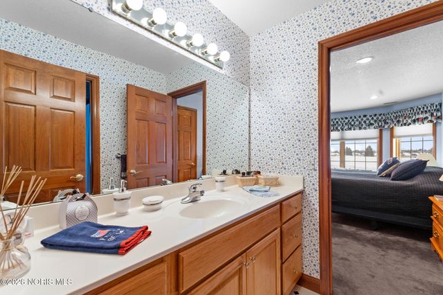 1338 Pine Valley Drive, Bowling Green, OH 43402