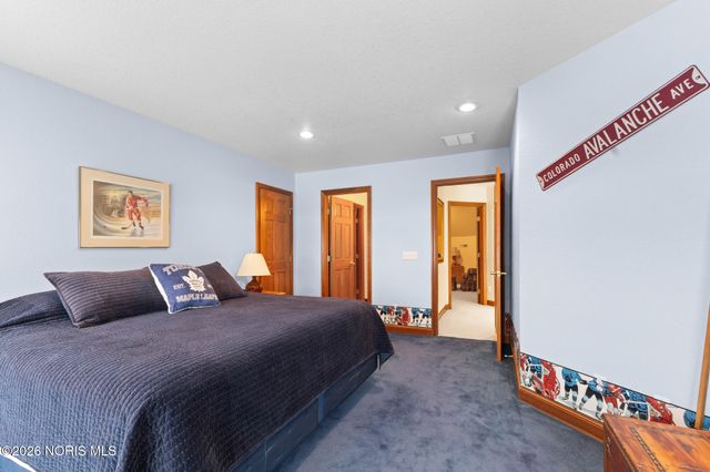 1338 Pine Valley Drive, Bowling Green, OH 43402