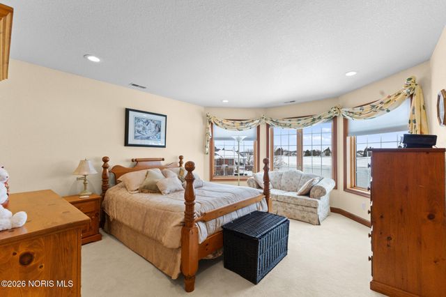 1338 Pine Valley Drive, Bowling Green, OH 43402