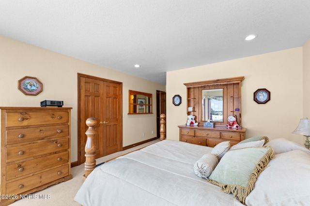 1338 Pine Valley Drive, Bowling Green, OH 43402