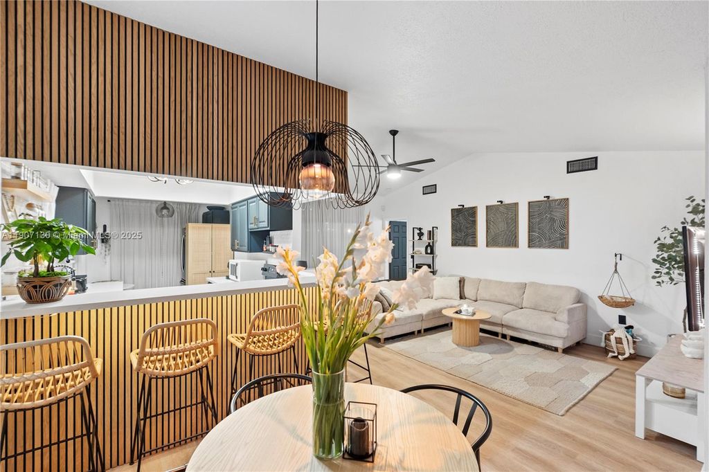 1641 NW 96 Terrace, Pembroke Pines, FL 33024