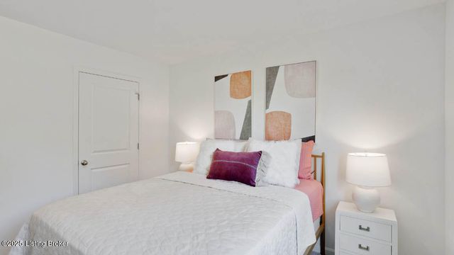 11037 Pheasant Hill Cir, Louisville, KY 40229