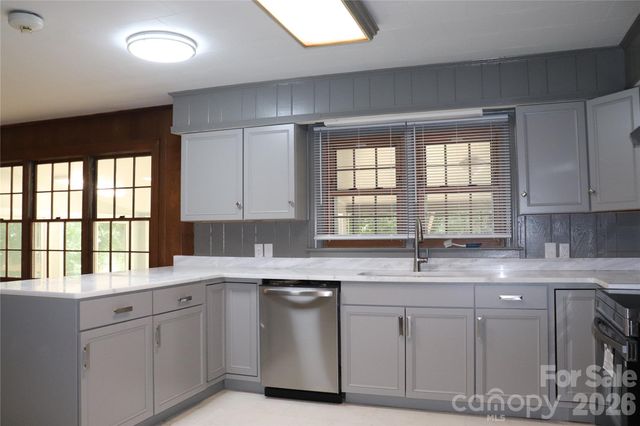 415 High Circle NW, Lenoir, NC 28645