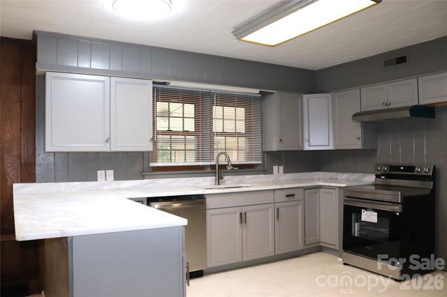 415 High Circle NW, Lenoir, NC 28645