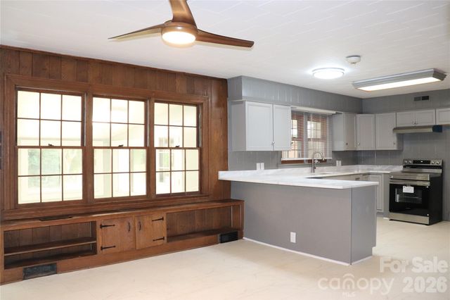 415 High Circle NW, Lenoir, NC 28645