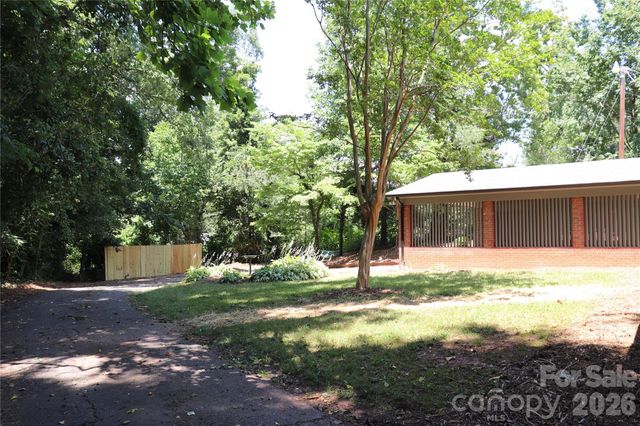 415 High Circle NW, Lenoir, NC 28645