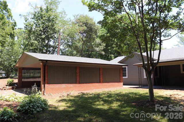 415 High Circle NW, Lenoir, NC 28645