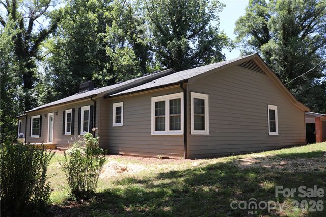 415 High Circle NW, Lenoir, NC 28645