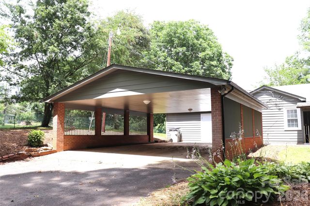 415 High Circle NW, Lenoir, NC 28645