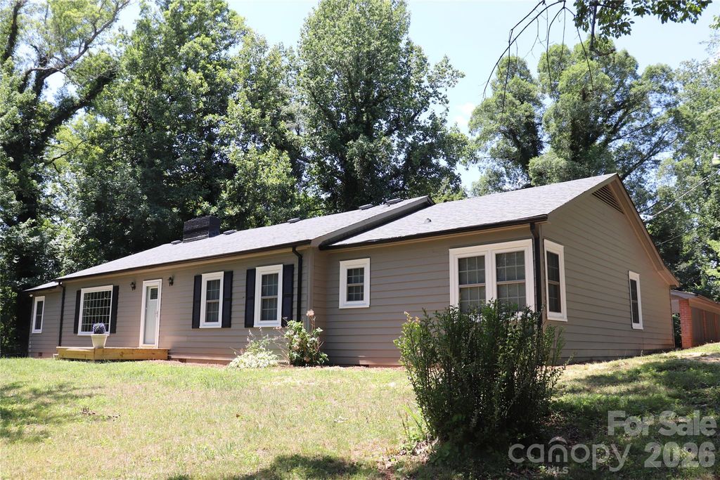 415 High Circle NW, Lenoir, NC 28645