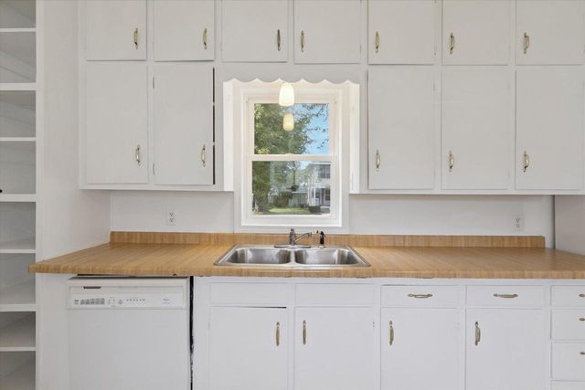 1521 Ravine Street, Janesville, WI 53548